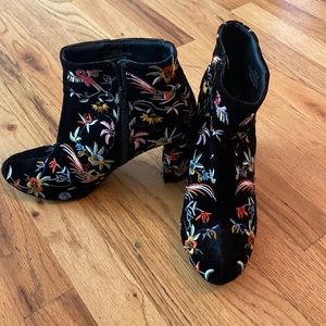Embroidered, velvet boots